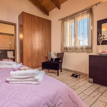 Astarte Villas - Kyveli Luxurious Private Villa Gaitani Rum bild