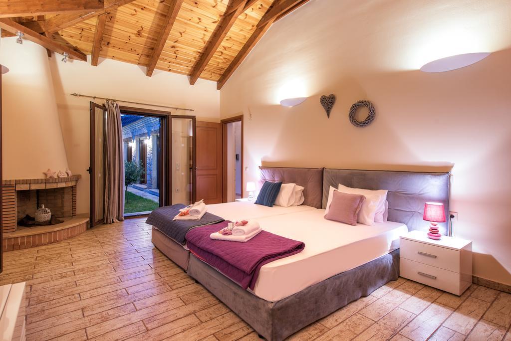 Astarte Villas - Kyveli Luxurious Private Villa Gaitani Rum bild