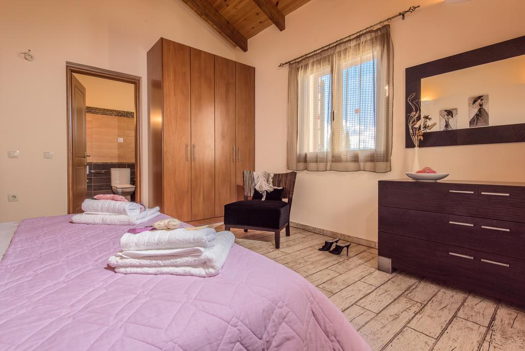 Astarte Villas - Kyveli Luxurious Private Villa Gaitani Rum bild