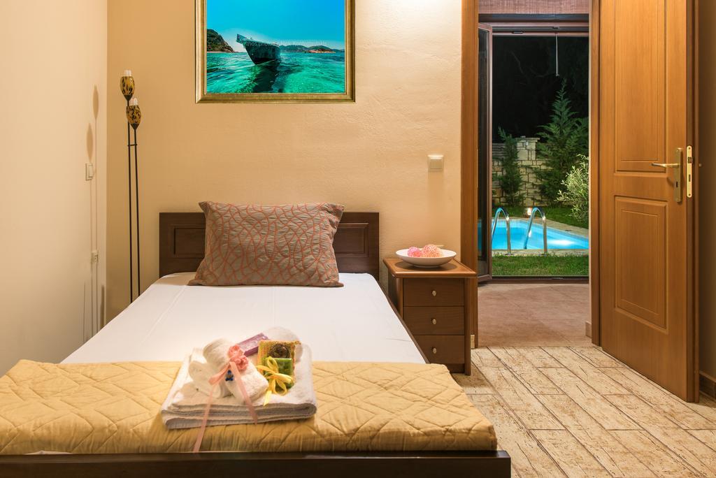 Astarte Villas - Kyveli Luxurious Private Villa Gaitani Rum bild